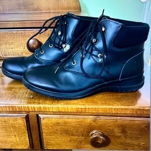 Wanderlust women’s Boston black faux leather lace up ankle boots 12N